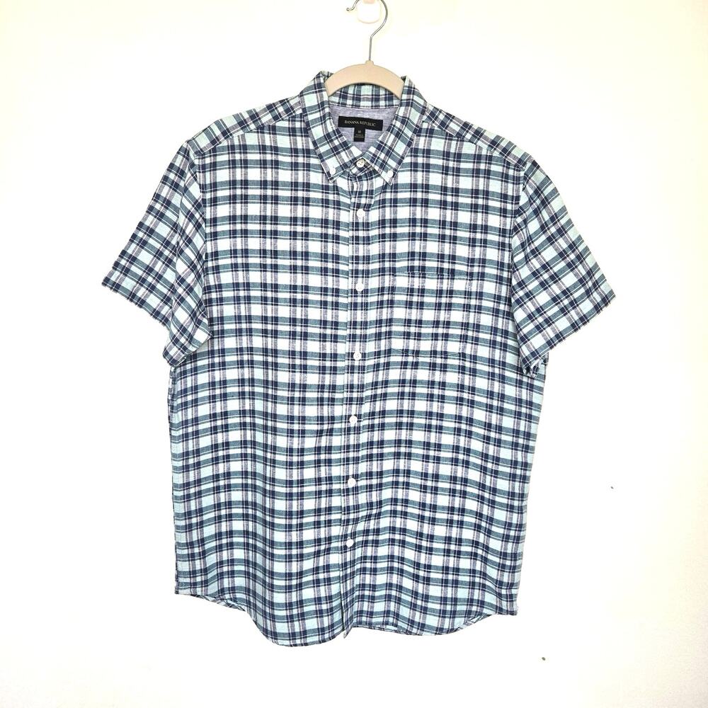 Banana Republic Men’s Button Up Blue Plaid Shirt. Size Medium.